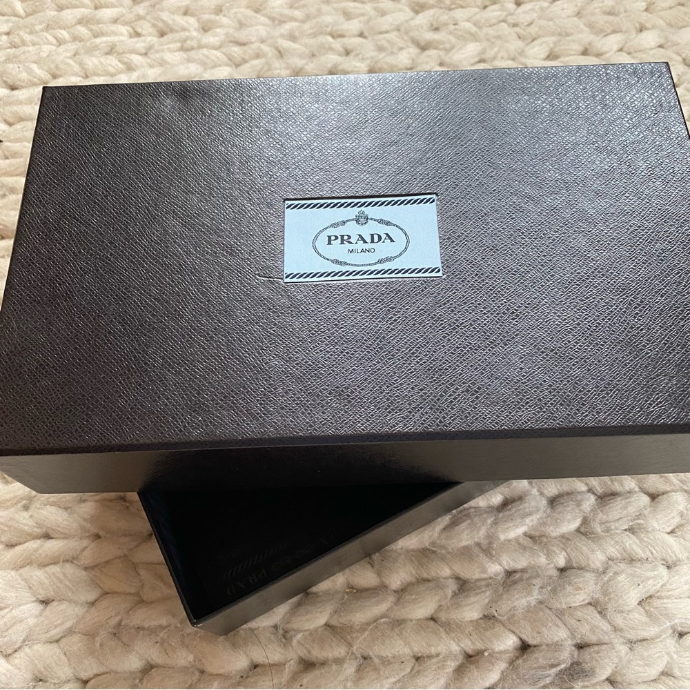 Prada box with lid - Picture 2 of 3